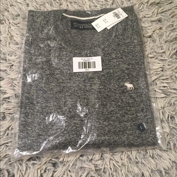 BRAND NEW SWEATERS - Picture 3 of 8